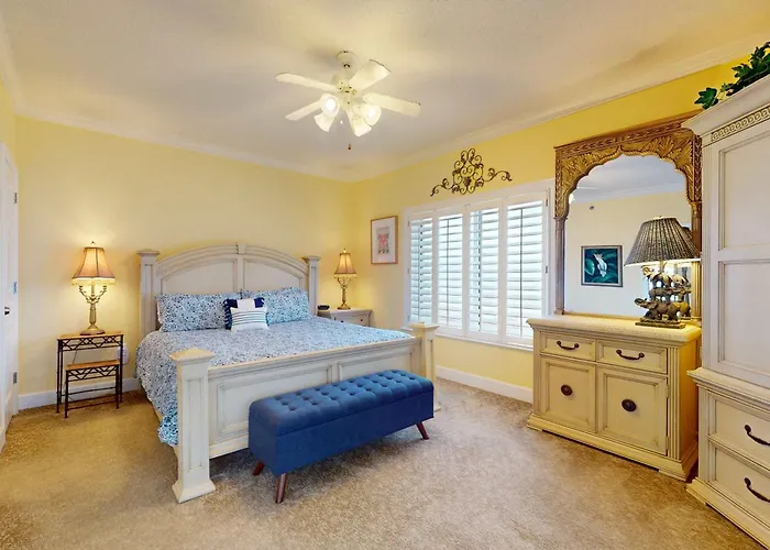 Waterfront With Expansive Corner Balcony Grill Area & Multiple Shared Pools Holiday home