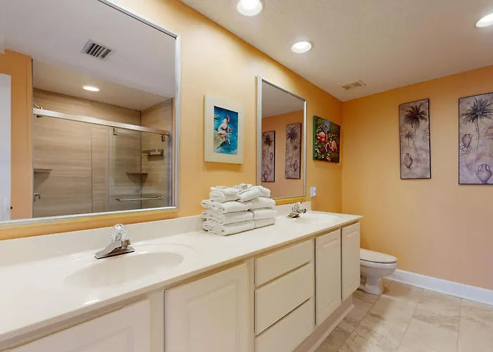 Holiday home Waterfront With Expansive Corner Balcony Grill Area & Multiple Shared Pools