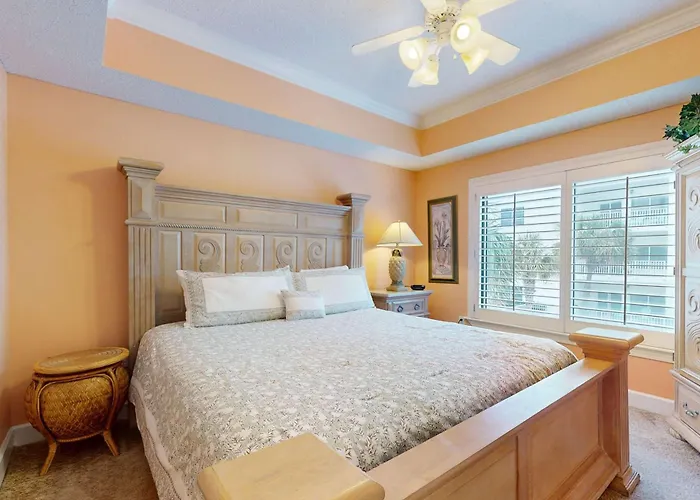 Holiday home Waterfront With Expansive Corner Balcony Grill Area & Multiple Shared Pools