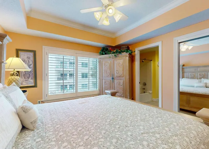 Holiday home Waterfront With Expansive Corner Balcony Grill Area & Multiple Shared Pools