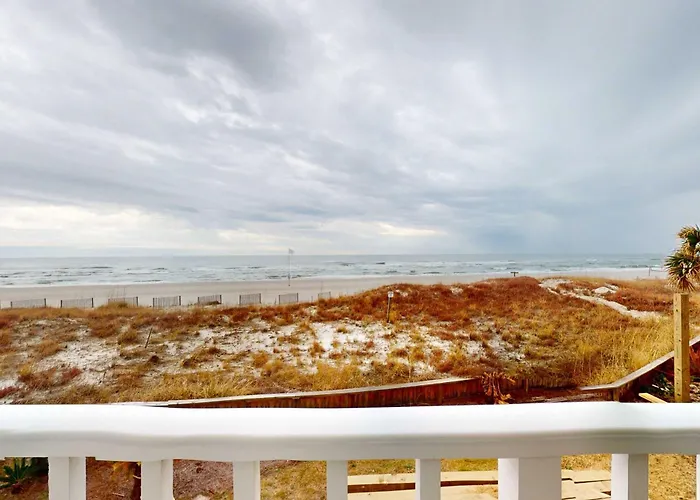 Waterfront With Expansive Corner Balcony Grill Area & Multiple Shared Pools Gulf Shores